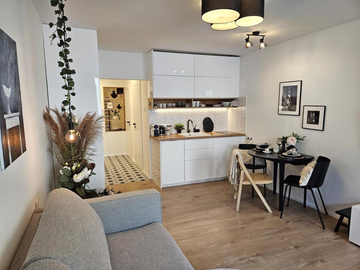 Design Apt In Old Town-Free Parking-Balcony Μπρατισλάβα Εξωτερικό φωτογραφία