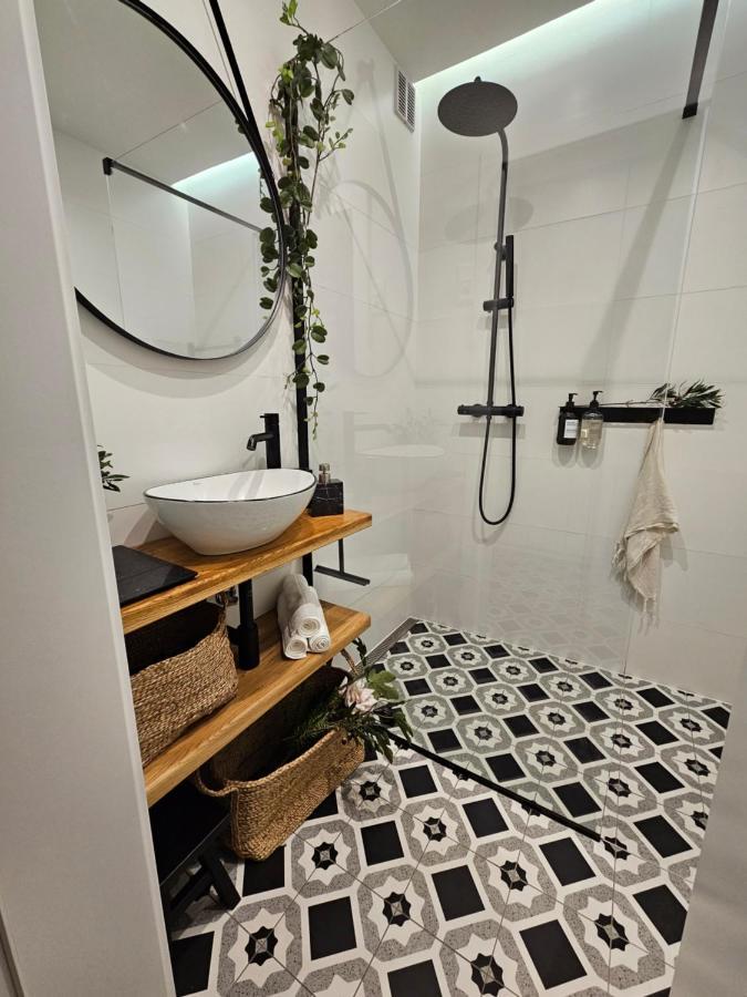 Design Apt In Old Town-Free Parking-Balcony Μπρατισλάβα Εξωτερικό φωτογραφία